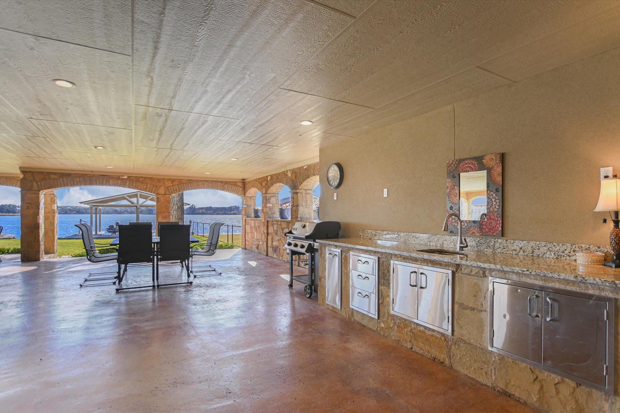 Positioned on two Lake LBJ waterfront lots, 360 Campa Pajama offers ap – image 32