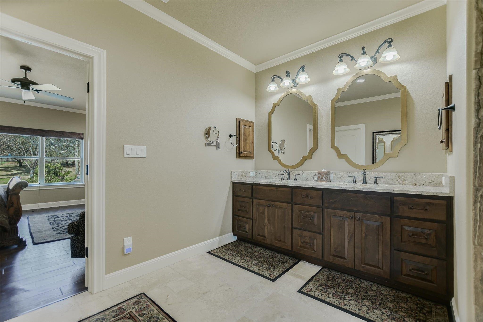 Positioned on two Lake LBJ waterfront lots, 360 Campa Pajama offers ap – image 22