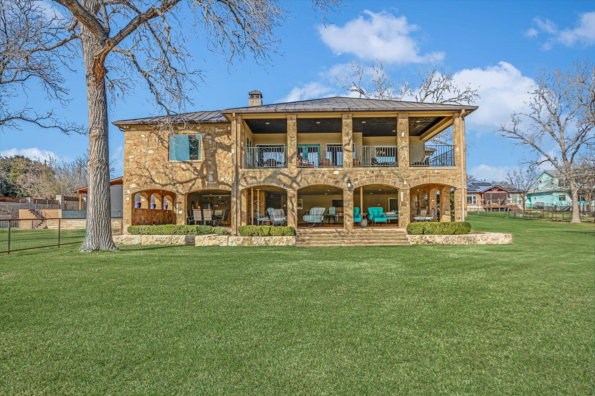 Positioned on two Lake LBJ waterfront lots, 360 Campa Pajama offers ap – image 1
