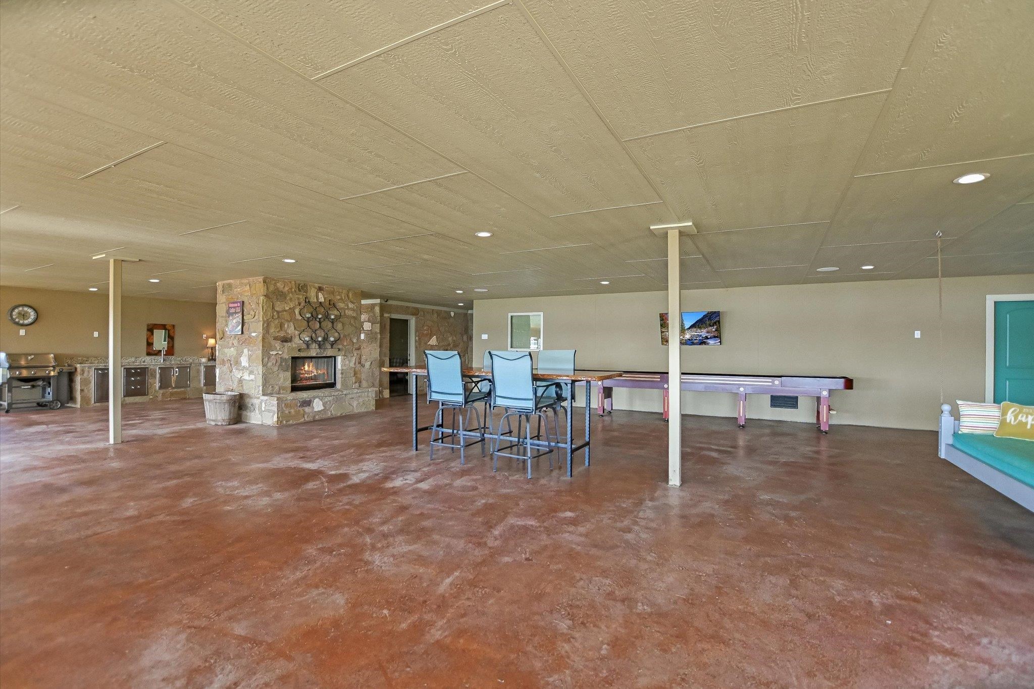 Positioned on two Lake LBJ waterfront lots, 360 Campa Pajama offers ap – image 33