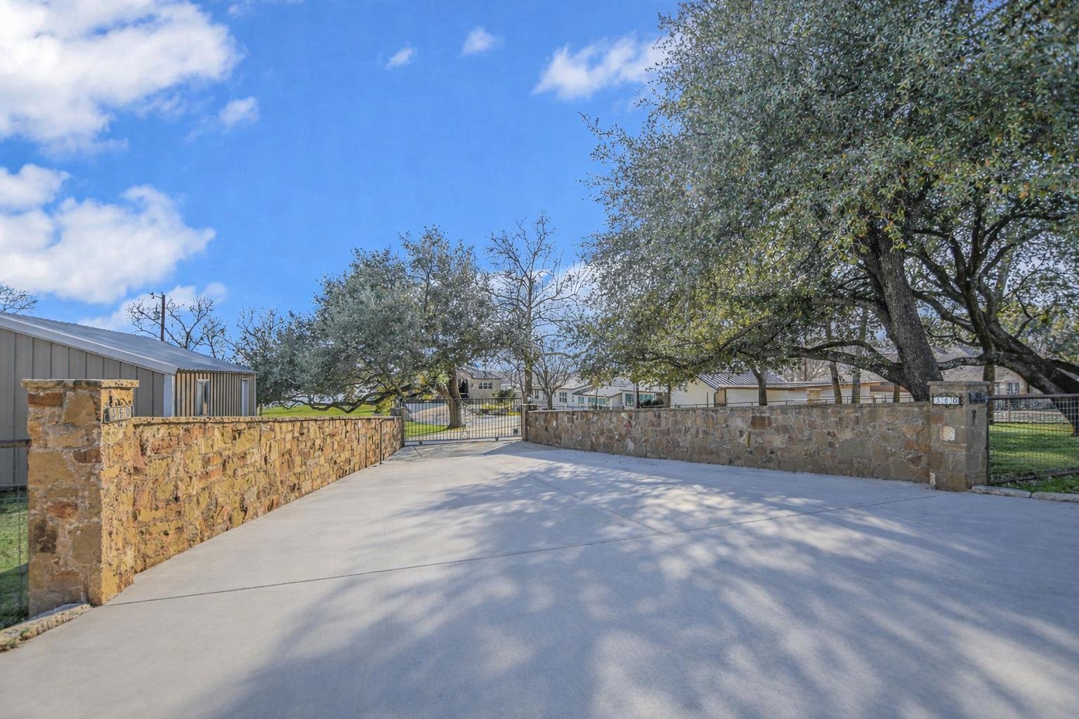 Positioned on two Lake LBJ waterfront lots, 360 Campa Pajama offers ap – image 40