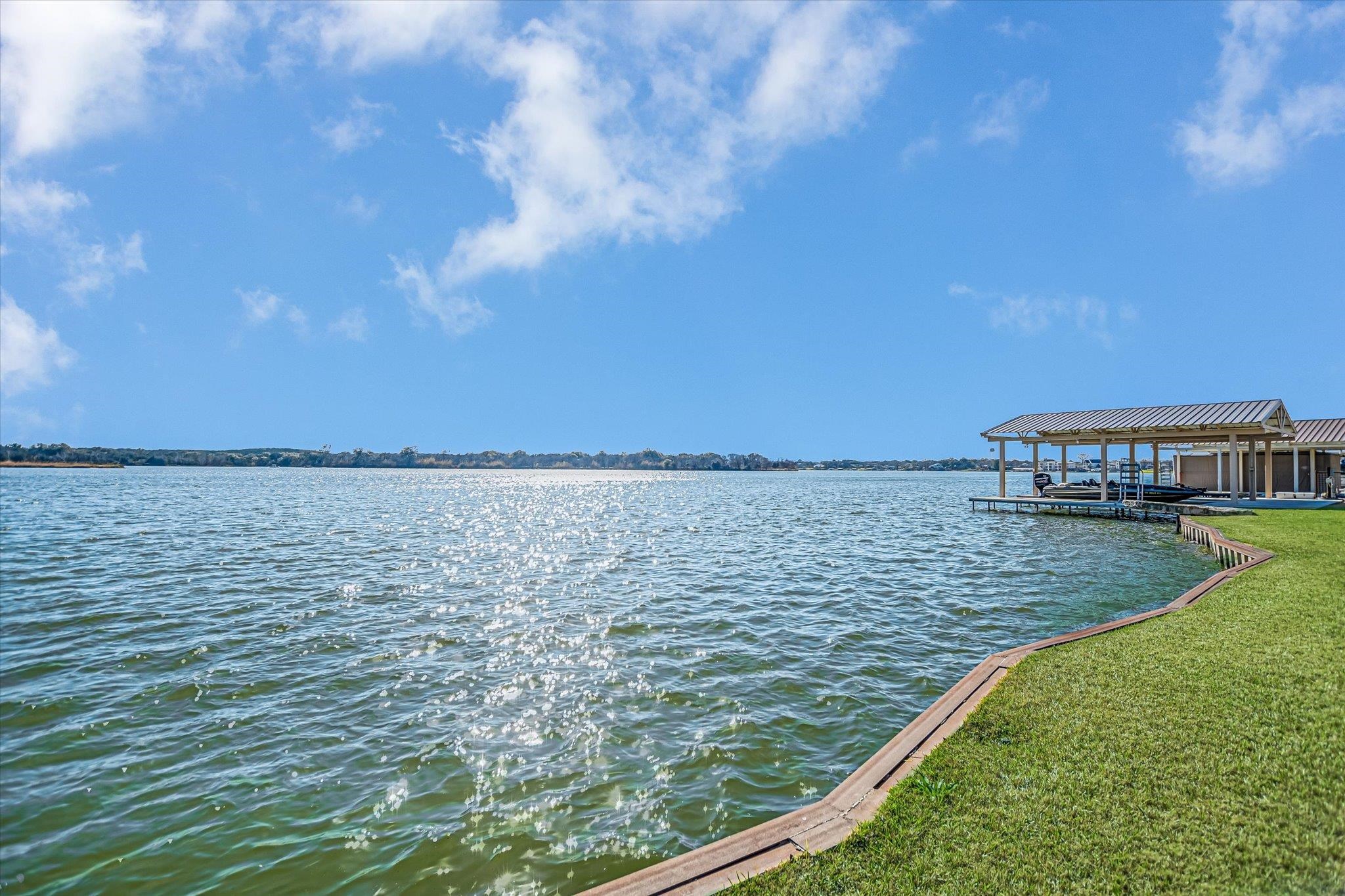 Positioned on two Lake LBJ waterfront lots, 360 Campa Pajama offers ap – image 37