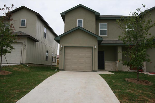 215 PERUNA DR, MARBLE FALLS, TX 78654 - Image 45175f24e79ae66d8d8a342a837e3ca4/1403746552