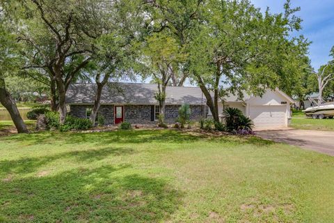 Photo of 214 Island Lodges Dr, Buchanan Dam, TX 78609 (MLS # 174449)