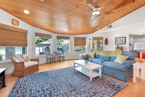 Photo of 414 Island Lodges Drive, Buchanan Dam, TX 78609 (MLS # 175031)