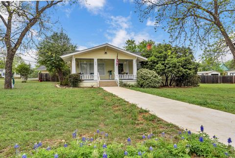 Photo of 909 Flag Street, Llano, TX 78643 (MLS # 176469)