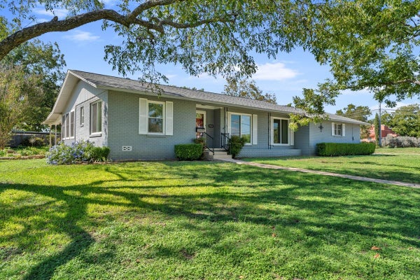 908 N PIERCE ST, BURNET, TX 78611 - Image 56fc443959dbdf255e95b7a2a401a6da/1504565949