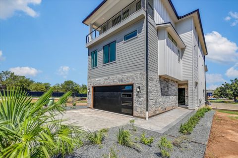 Photo of 420 Lake St, Kingsland, TX 78639 (MLS # 174142)