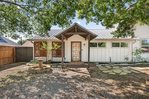 Photo of 648 Magnolia Ln, Cottonwood Shores, TX 78567 (MLS # 175602)