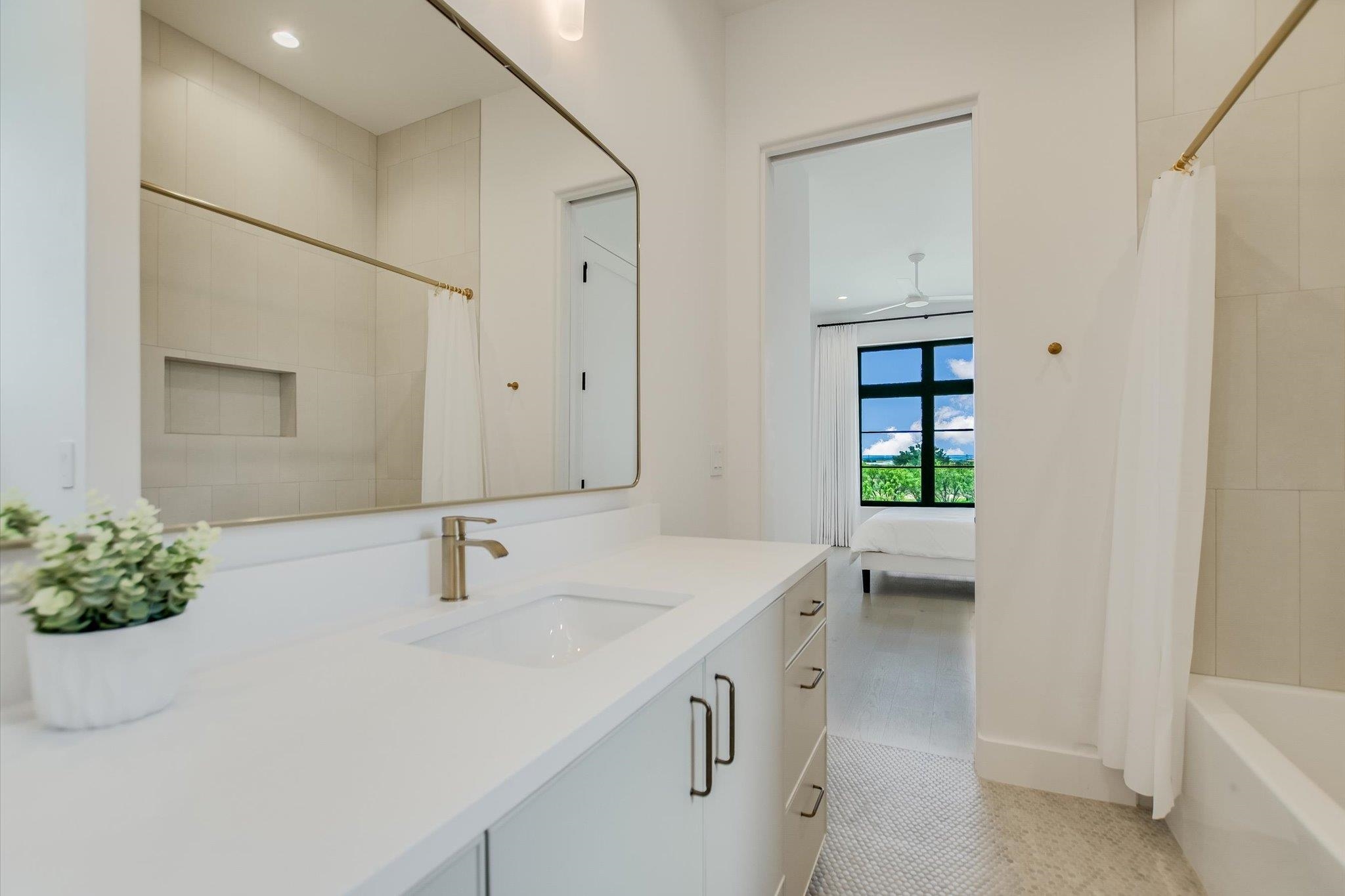 Horseshoe Bay, Texas, 78657, United States, 4 Bedrooms Bedrooms, ,5 BathroomsBathrooms,Residential,Active,2045511