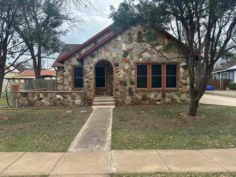 Photo of 206 E Sandstone St, Llano, TX 78643 (MLS # 176120)