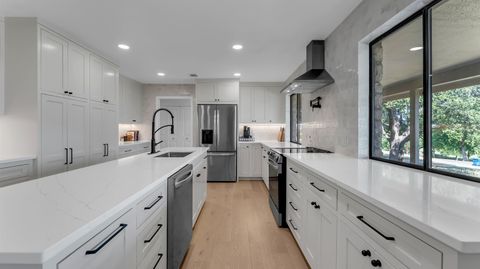 Photo of 113 W Bluebonnet Road, Horseshoe Bay, TX 78657 (MLS # 175246)