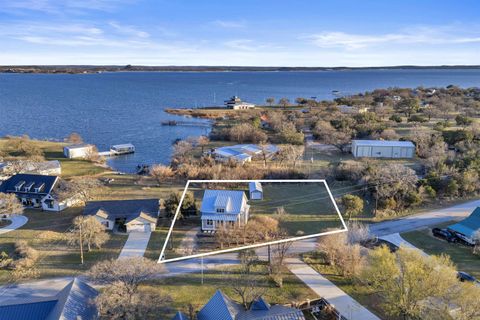 Photo of 520 E Island Drive, Bluffton, TX 78607 (MLS # 176657)