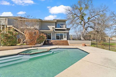 Photo of 207 Free Rein, Horseshoe Bay, TX 78657 (MLS # 176703)