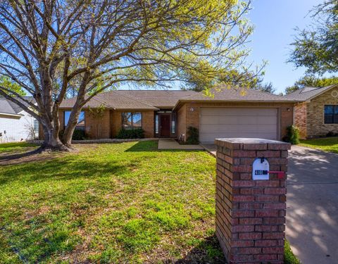 Photo of 416 Spyglass St, Meadowlakes, TX 78654 (MLS # 177031)