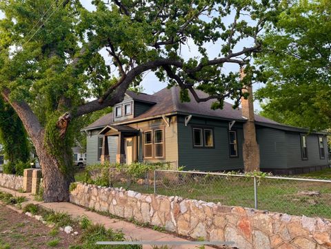 Photo of 701 S Vandeveer Street, Burnet, TX 78611 (MLS # 174397)