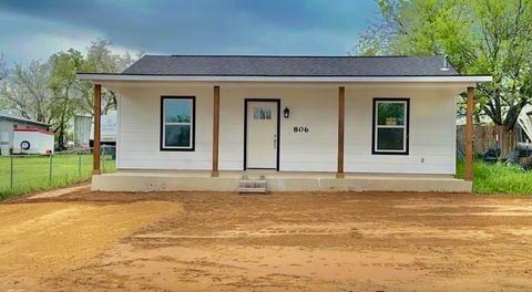 Photo of 806 E Brown Street, Llano, TX 78643 (MLS # 175987)
