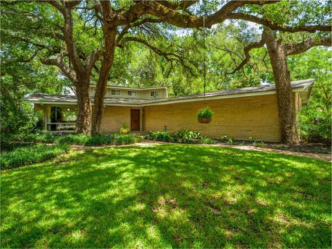 Photo of 1110 Arbor Ln, Marble Falls, TX 78654 (MLS # 174333)