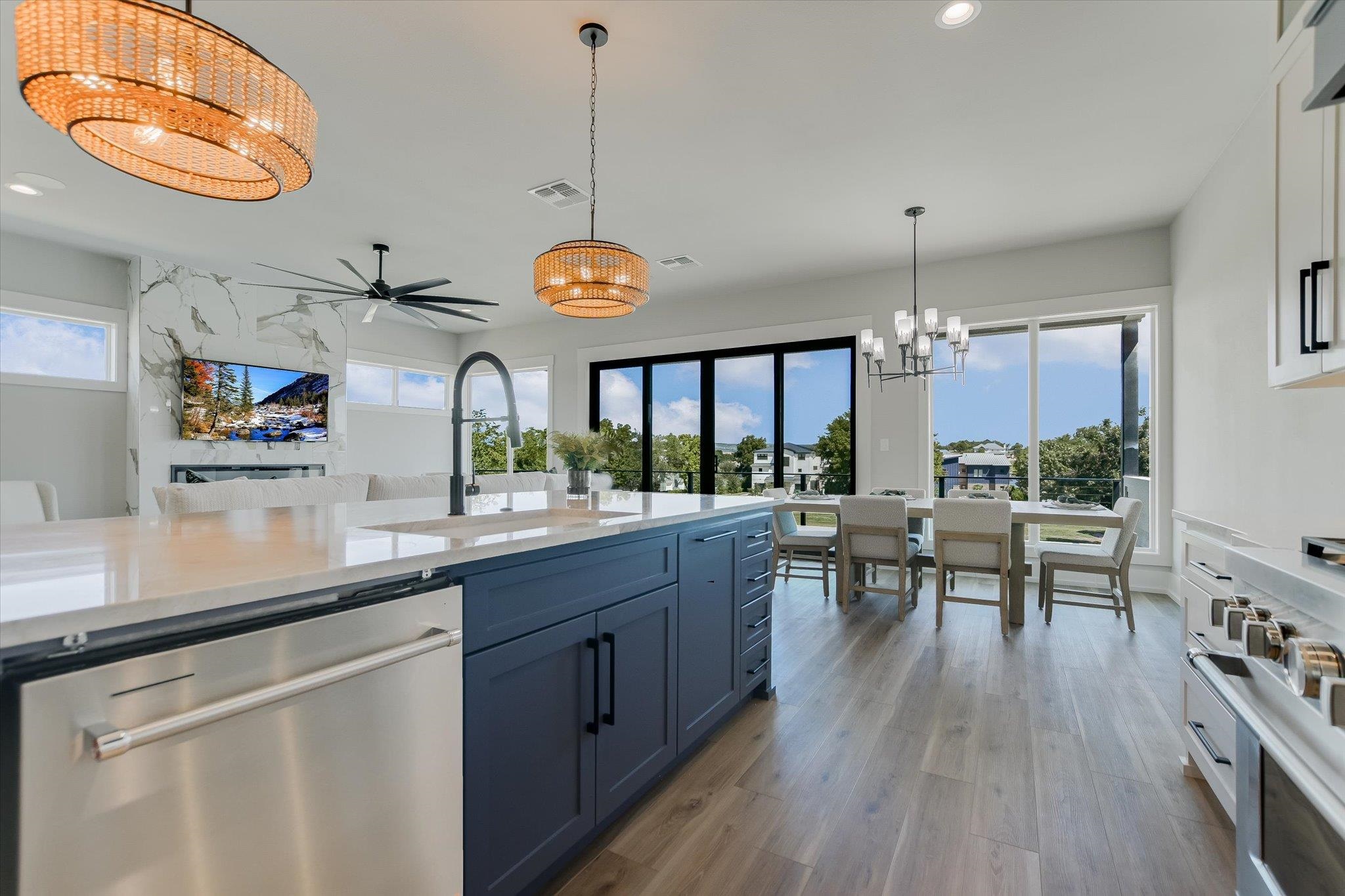 Kingsland, Texas, 78639, United States, 5 Bedrooms Bedrooms, ,6 BathroomsBathrooms,Residential,Active,2008750