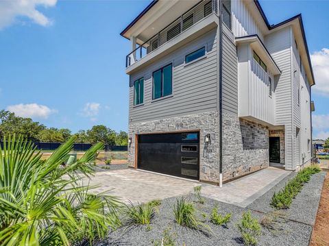 Photo of 420 Lake St, Kingsland, TX 78639 (MLS # 176094)