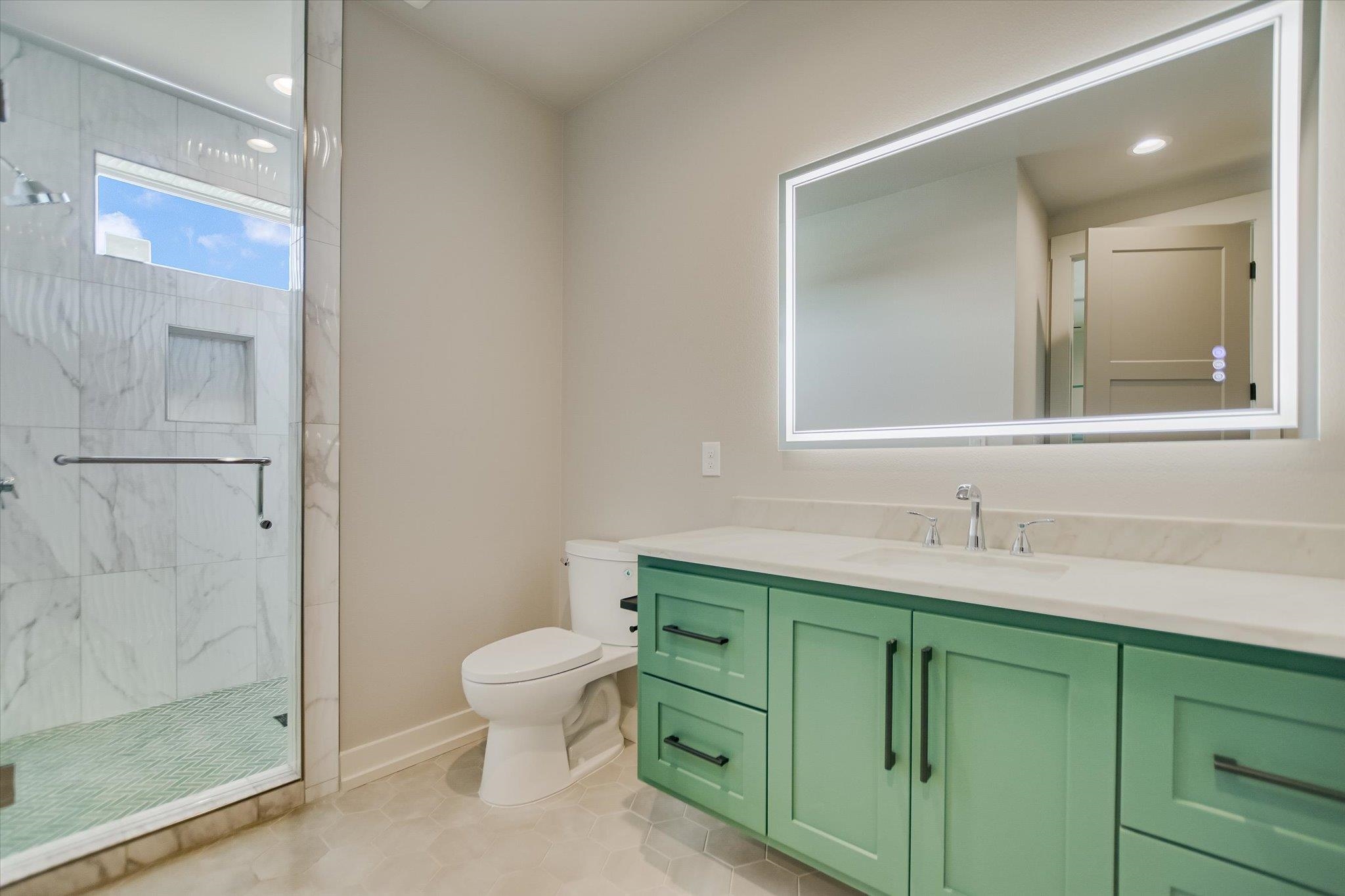Kingsland, Texas, 78639, United States, 5 Bedrooms Bedrooms, ,6 BathroomsBathrooms,Residential,Active,2008750