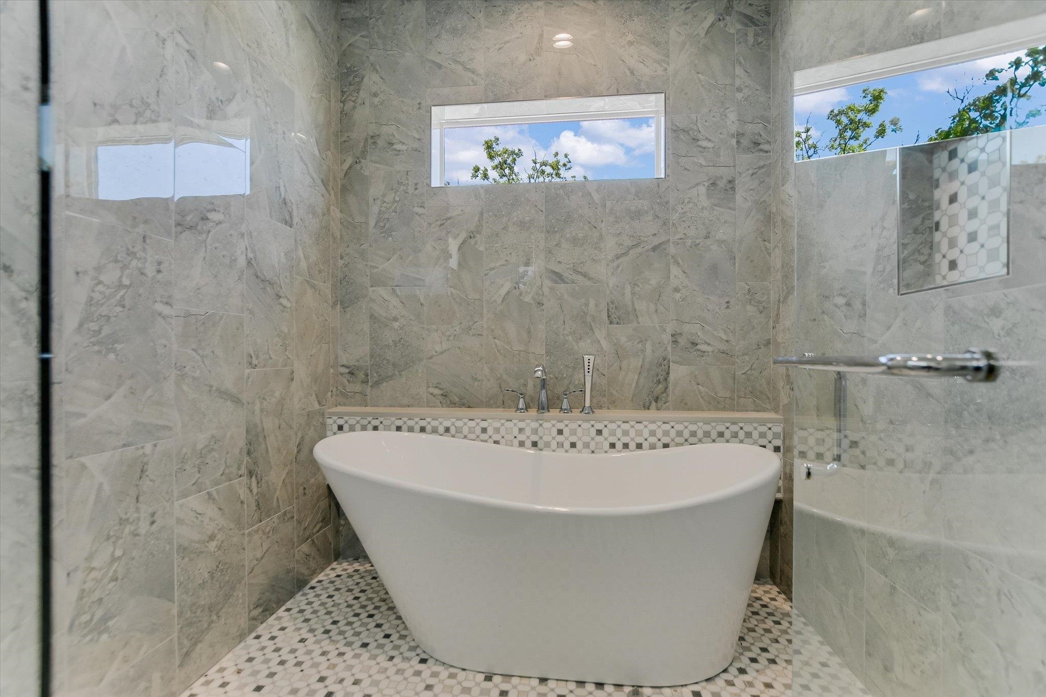 Kingsland, Texas, 78639, United States, 5 Bedrooms Bedrooms, ,6 BathroomsBathrooms,Residential,Active,2008750