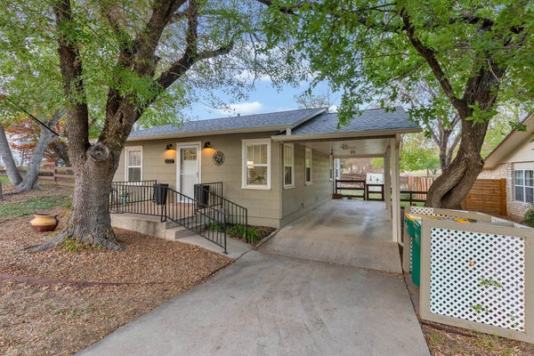 303 6TH ST, MARBLE FALLS, TX 78654 - Image ada80c22ab2516e4e1ed35d395a2f5bc/775582034
