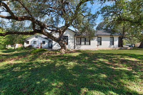 Photo of 106 S Howe St, Lampasas, TX 76550 (MLS # 174944)
