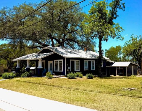 Photo of 607 E South St, New Braunfels, TX 78130 (MLS # 175406)