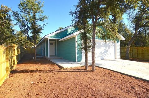 Photo of 1653 Navajo Trail, Kingsland, TX 78639 (MLS # 175340)