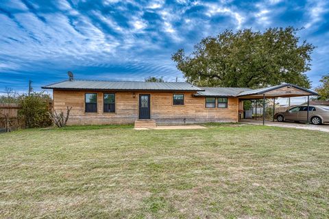 Photo of 1506 Geronimo Trl, Kingsland, TX 78639 (MLS # 175921)