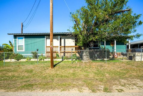 Photo of 301 E Castlebriar Dr, Granite Shoals, TX 78654 (MLS # 175583)