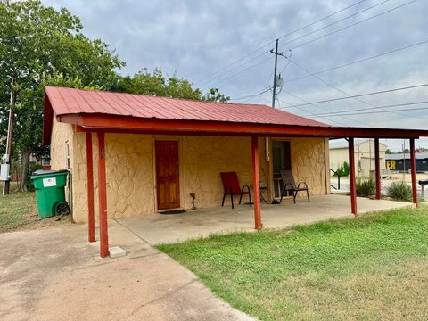 Photo of 103 W Hamilton St, Llano, TX 78643 (MLS # 175235)