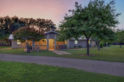 Photo of 901 Timber Ridge Rd, Marble Falls, TX 78654 (MLS # 174365)