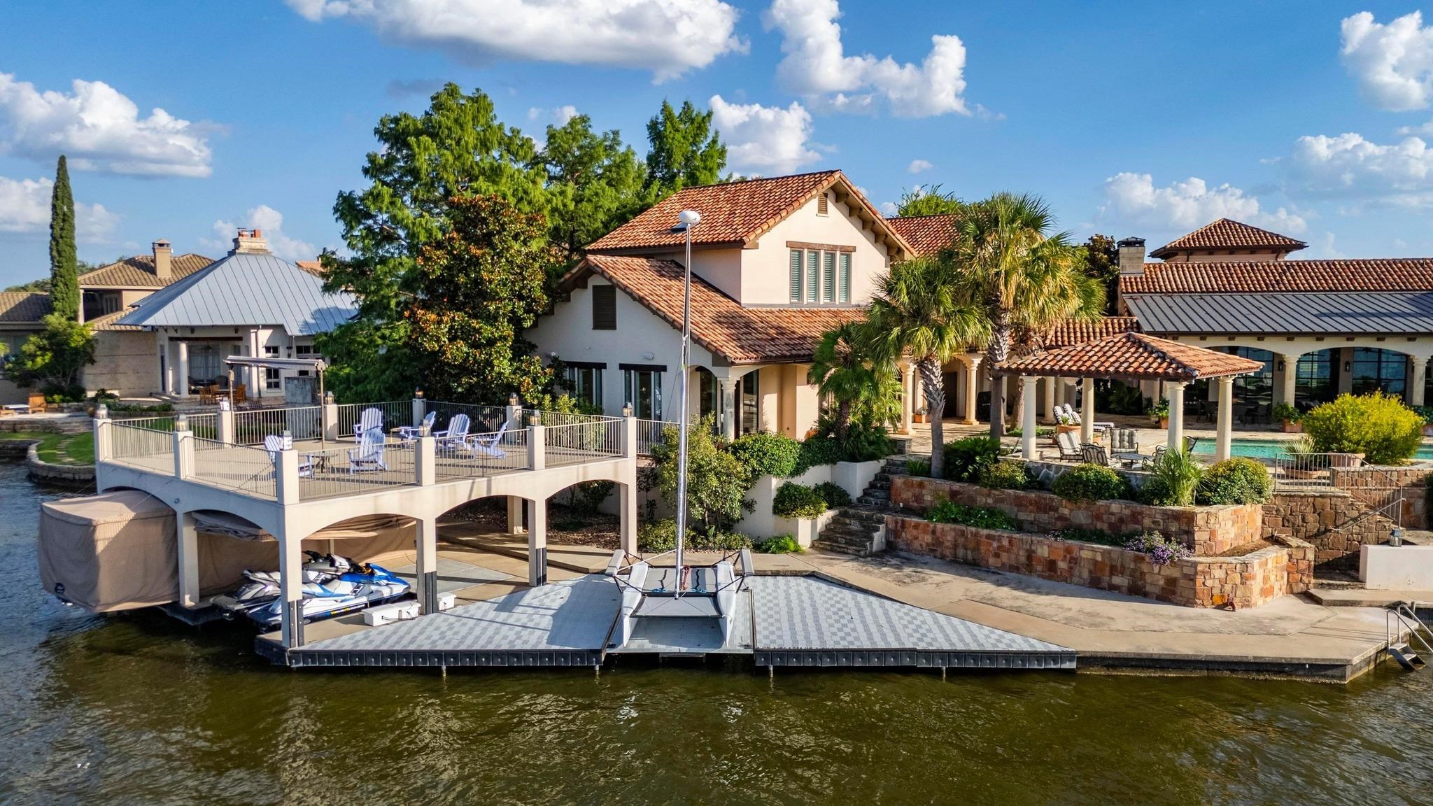 112 Applehead Island