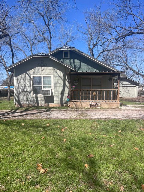 Photo of 606 E Jackson Street, Burnet, TX 78611 (MLS # 176628)