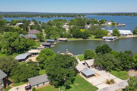 Photo of 213 Lakeview Dr, Sunrise Beach, TX 78643 (MLS # 176026)