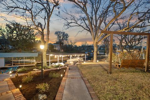 Photo of 1514 Bluebonnet Ln, Kingsland, TX 78639 (MLS # 176706)