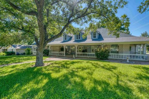 Photo of 266 Quail Rd, Meadowlakes, TX 78654 (MLS # 174419)