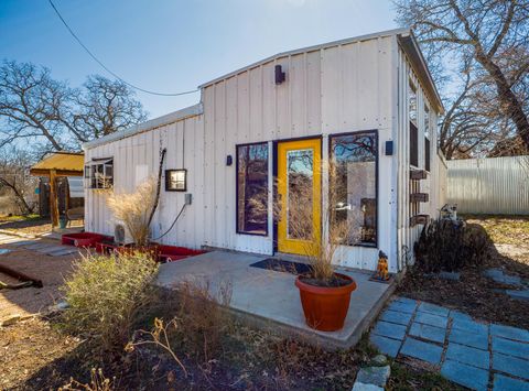 Photo of 128 E Castlewood Drive, Granite Shoals, TX 78654 (MLS # 176412)