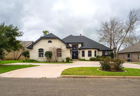 Photo of 415 St Andrews Street, Meadowlakes, TX 78654 (MLS # 176891)