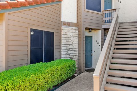 Photo of 509 Short Circuit #104 Drive, Horseshoe Bay, TX 78657 (MLS # 176802)