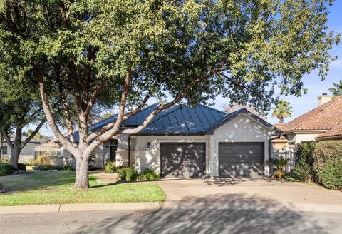 Photo of 104 San Saba Ct, Horseshoe Bay, TX 78657 (MLS # 176448)