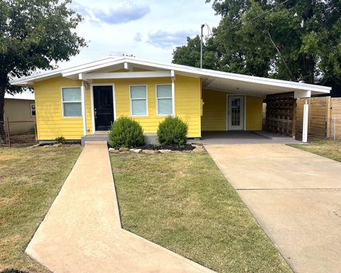 Photo of 1007 E Wallace St, Llano, TX 78643 (MLS # 175187)