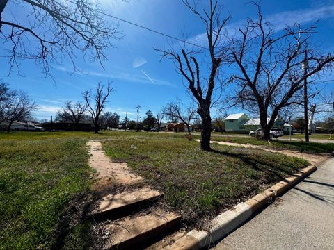 Photo of 1300 E Sandstone St, Llano, TX 78643 (MLS # 176672)