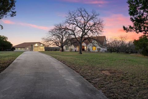 Photo of 120 Oak Meadow Trl, Spicewood, TX 78669 (MLS # 176694)