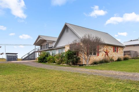 Photo of 1426 Elkhorn Drive, Kingsland, TX 78639 (MLS # 176047)