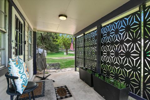 Photo of 607 Driftwood Lane, Cottonwood Shores, TX 78657 (MLS # 174337)