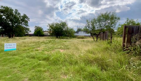 Photo of 839 Aspen Lane, Cottonwood Shores, TX 78654 (MLS # 174234)