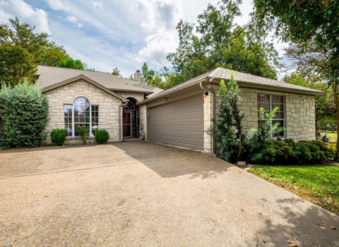 Photo of 21 Augusta Drive, Meadowlakes, TX 78654 (MLS # 175426)